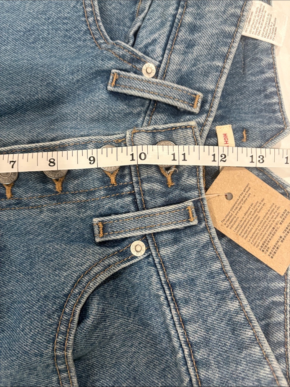 Levi’s- high waist blue woman’s jeans
Back waist notch styling /size 24 - Picture 8 of 10